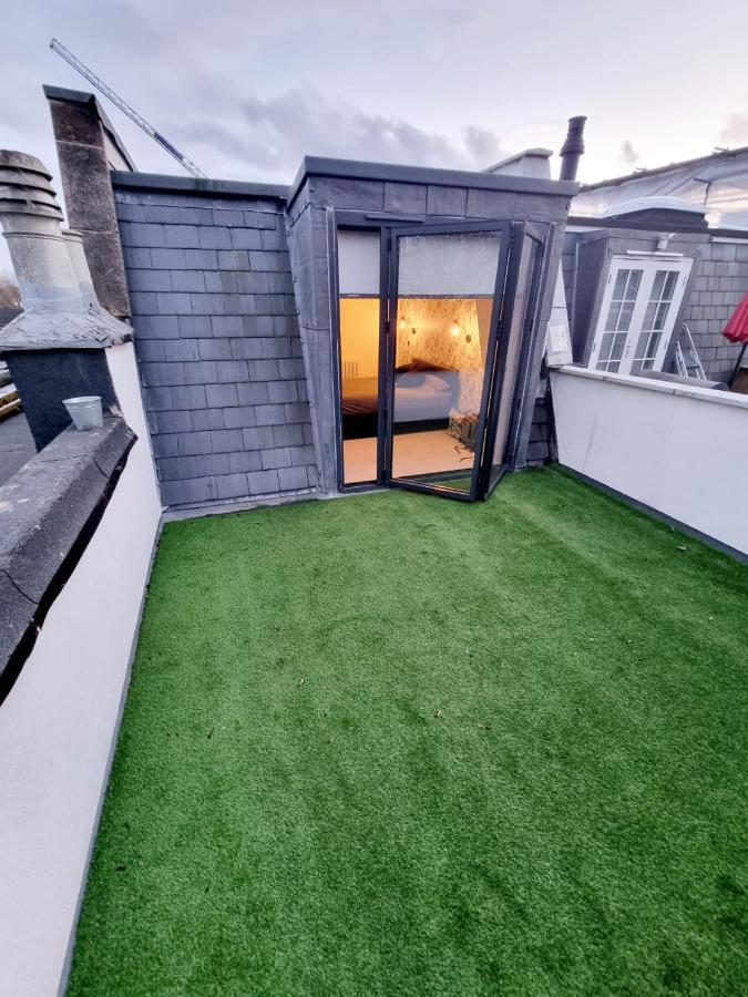 Stylish London Apartment With Terrace & Parking Eksteriør bilde