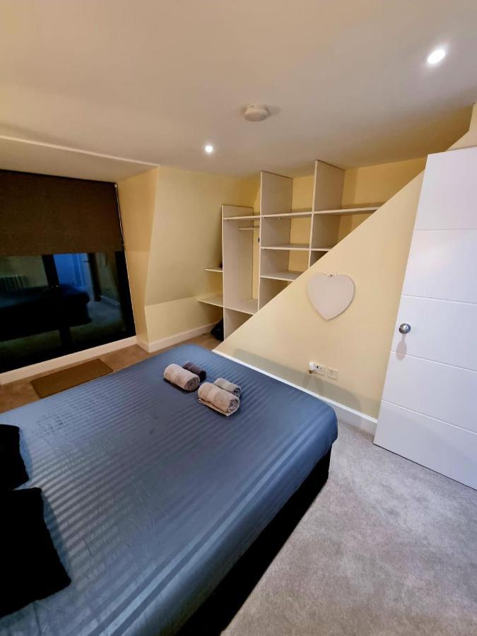 Stylish London Apartment With Terrace & Parking Eksteriør bilde
